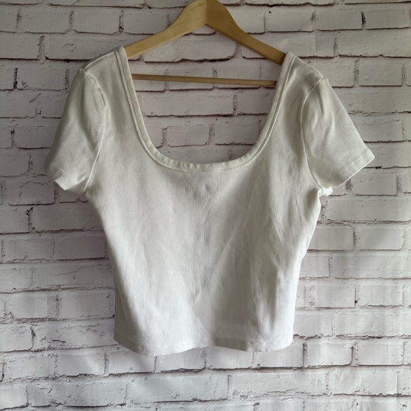 Universal Thread Tops - Universal Thread Cream‎ Scoop Neck Crop Top